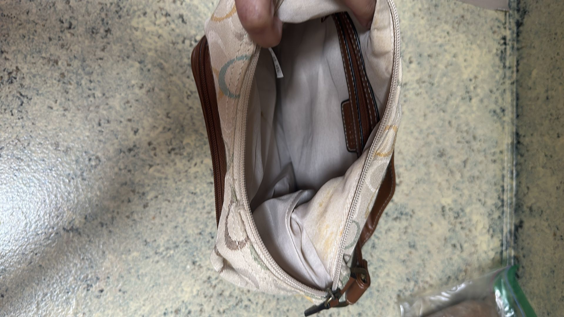 Used Treviso purse and a brand new wallet - photo 4
