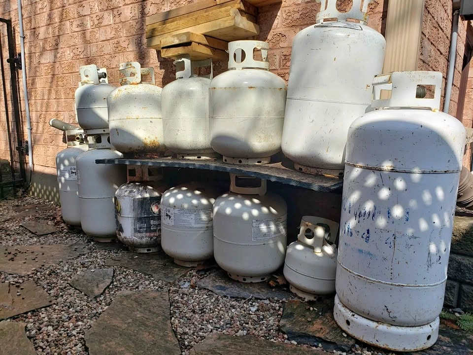 Assorted Propane Tanks