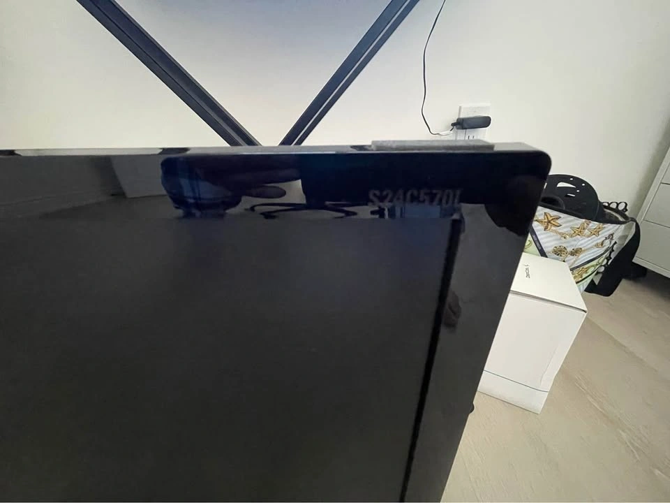 Samsung S24C570L Monitor - photo 2