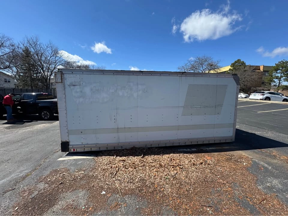 Metal Storage container priced to sell, you hire movers! - photo 4