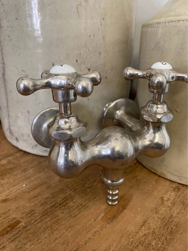 Salvaged Vintage hot / cold faucet - photo 2
