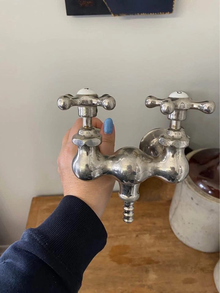 Salvaged Vintage hot / cold faucet - photo 5
