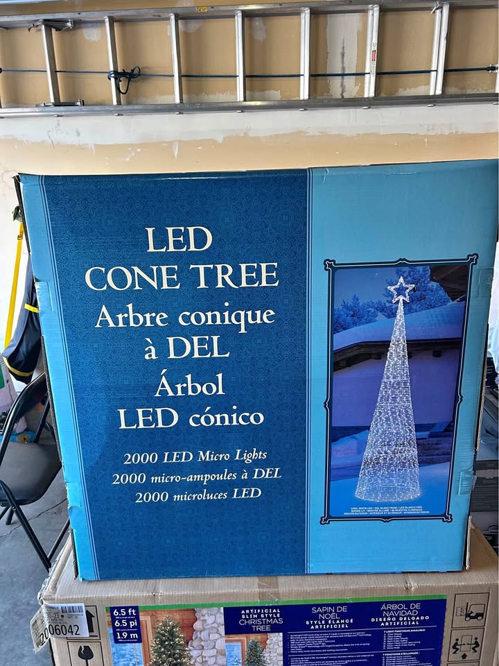10 foot 200 LED MICRO LIGHTS CONE TREE