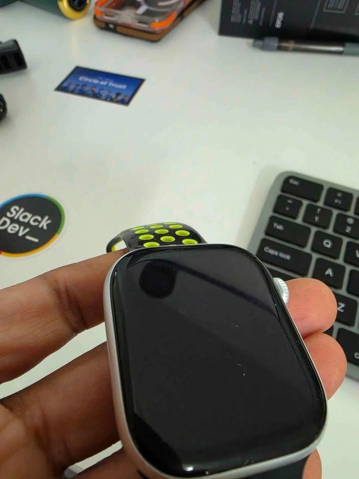Apple Watch Series 10 - Good Condition + Extra Bands - photo 3