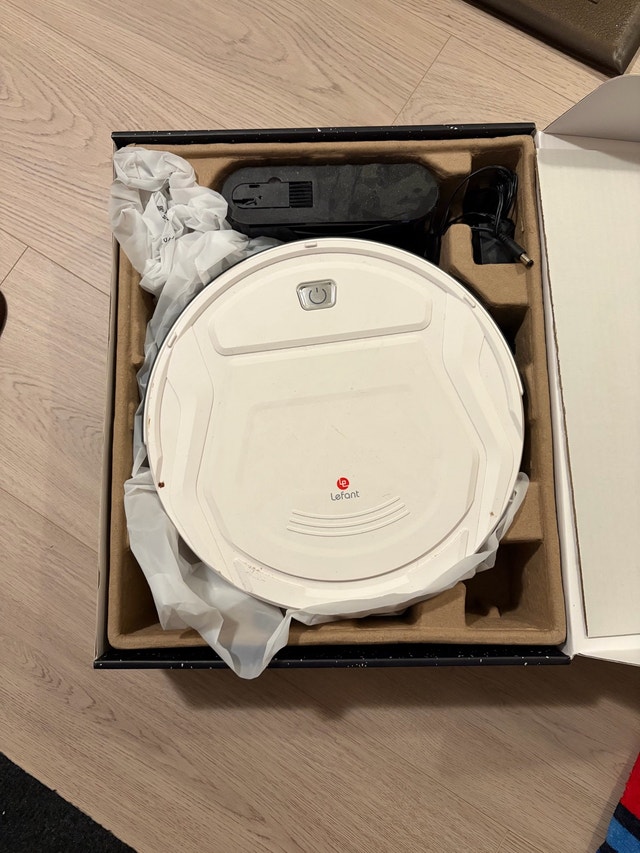 Lefant Robot Vacuum w/ Extra Filter and Brushes