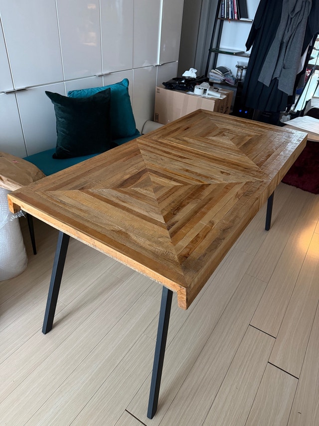 Structube ZAK Dining Table (excellent condition!)