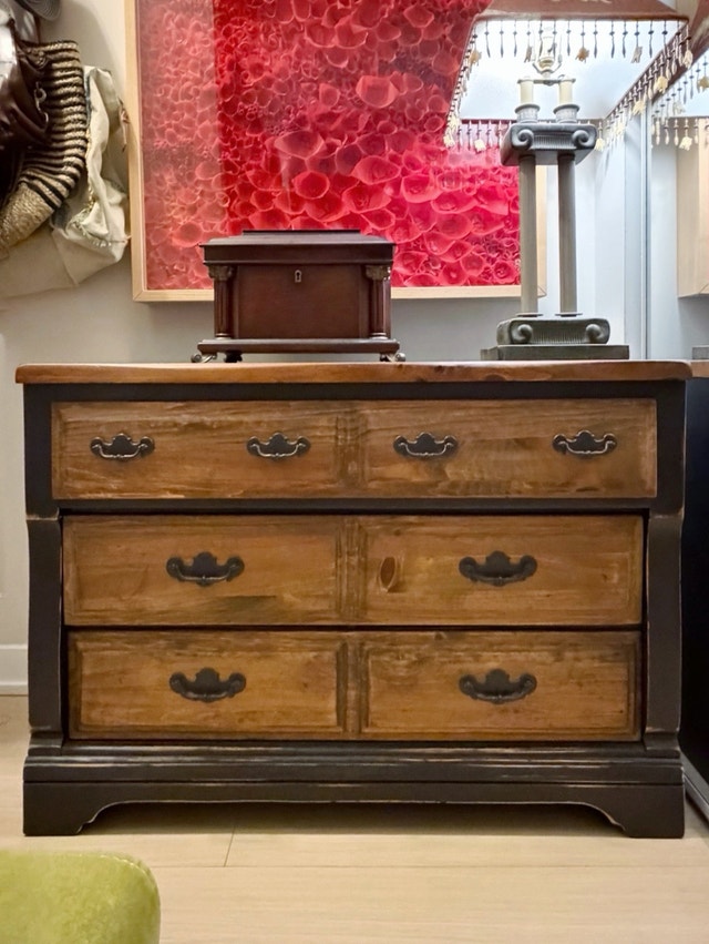 Vintage-style wooden drawer chest – artist refurbished.