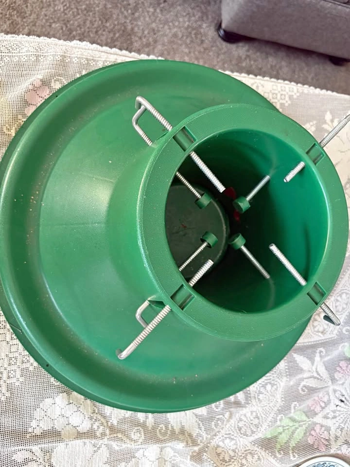 Green Christmas Tree Stand 18in Diameter
