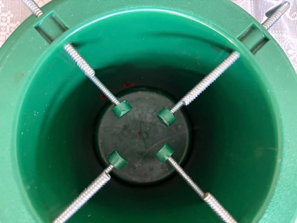 Green Christmas Tree Stand 18in Diameter - photo 2