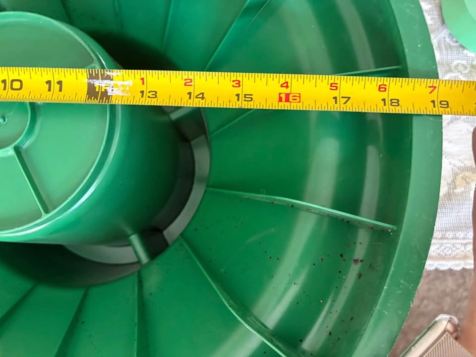 Green Christmas Tree Stand 18in Diameter - photo 3