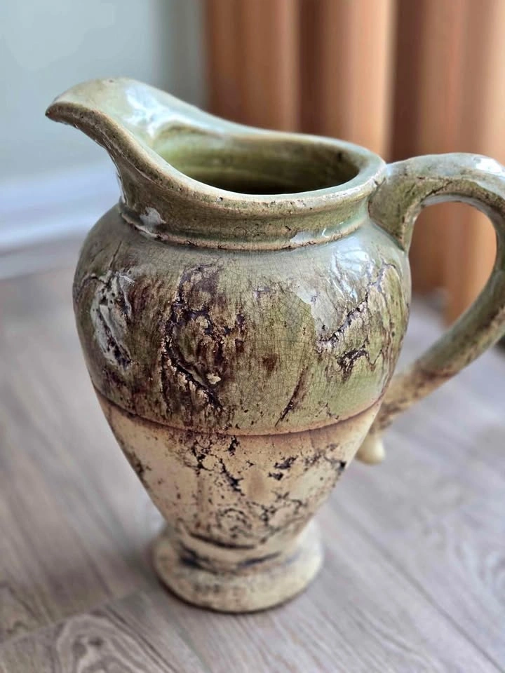 Pottery vase, last price drop!