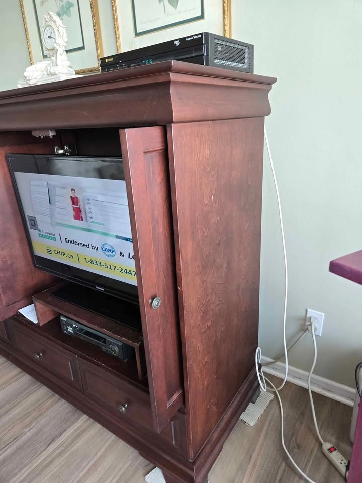 Mahogany TV Console - photo 3