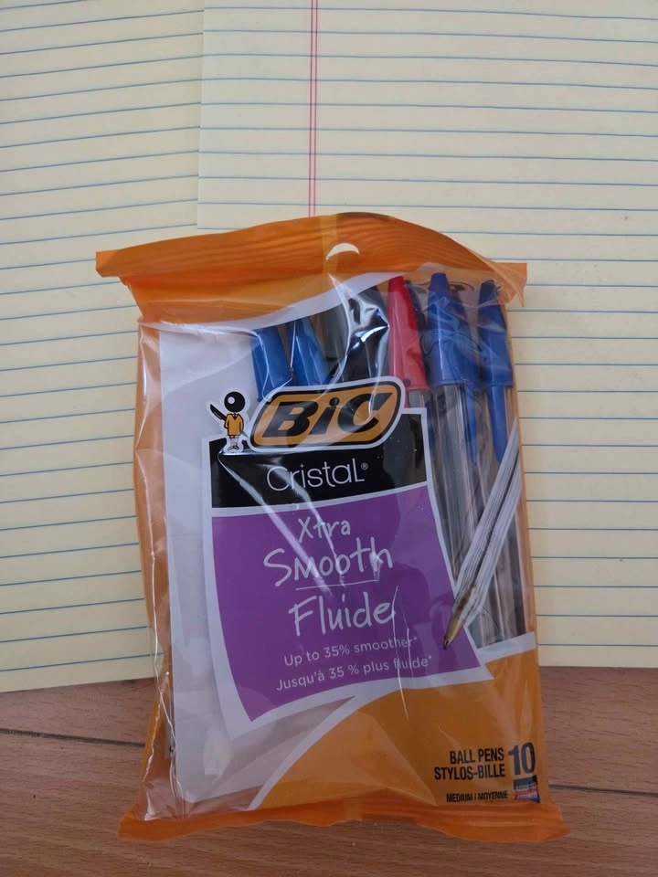Two yellow note pads and a pack of pens (new) - photo 2