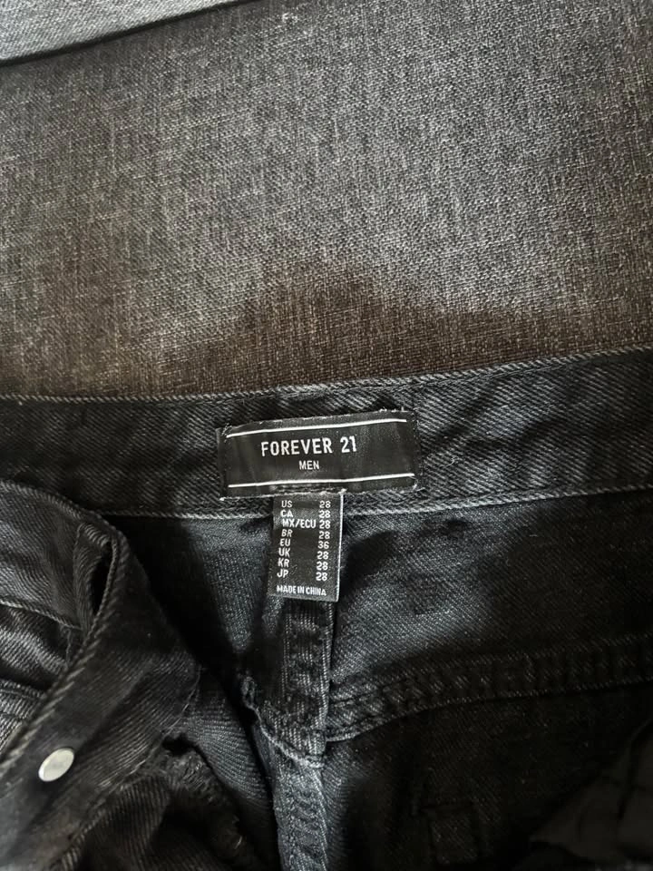 Forever 21 Men Black Ripped Jeans w/ Chain - Size 28 - photo 4