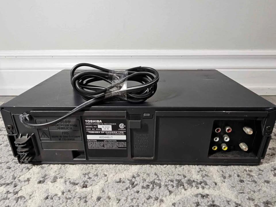 Toshiba VHS VCR 4-Head Hi-Fi Stereo (Works) - photo 2