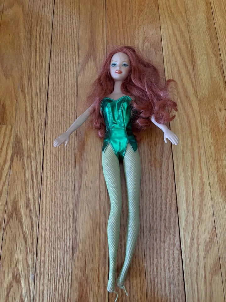 Barbie DC Comics Poison Ivy Doll - photo 2
