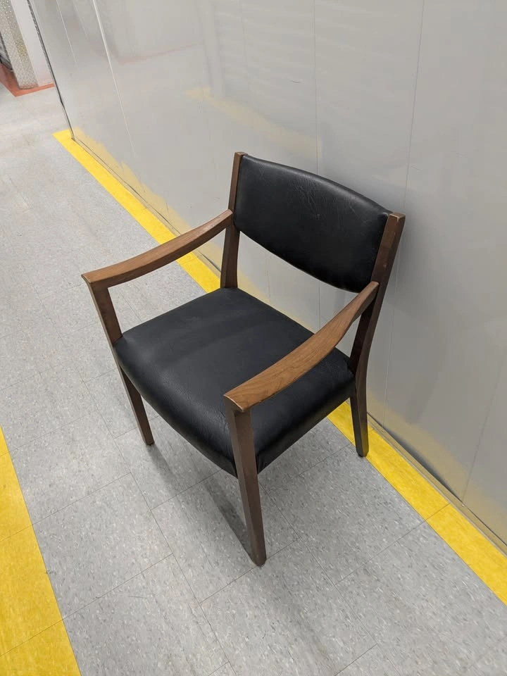 H. Krug Leather Vintage Arm Chair – Timeless Mid-Century Design - photo 5