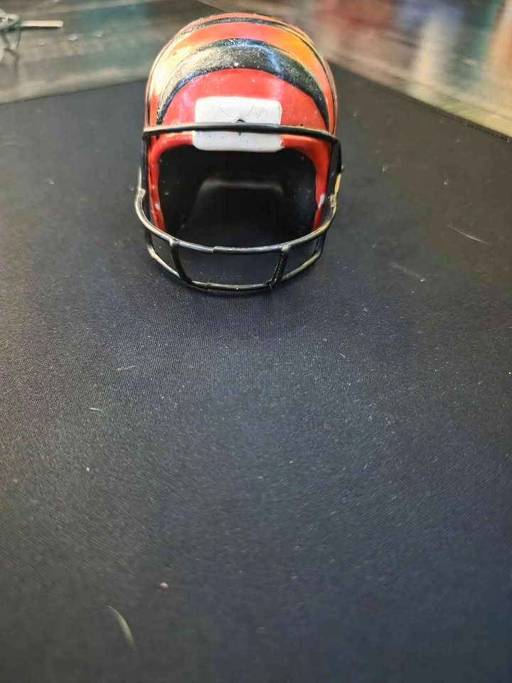 1997 Hand Painted Ceramic Football Collectibles - photo 5