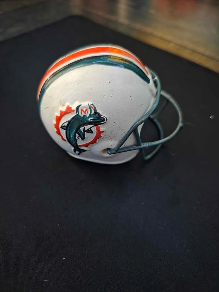 1997 Hand Painted Ceramic Football Helmet Collectibles - photo 4