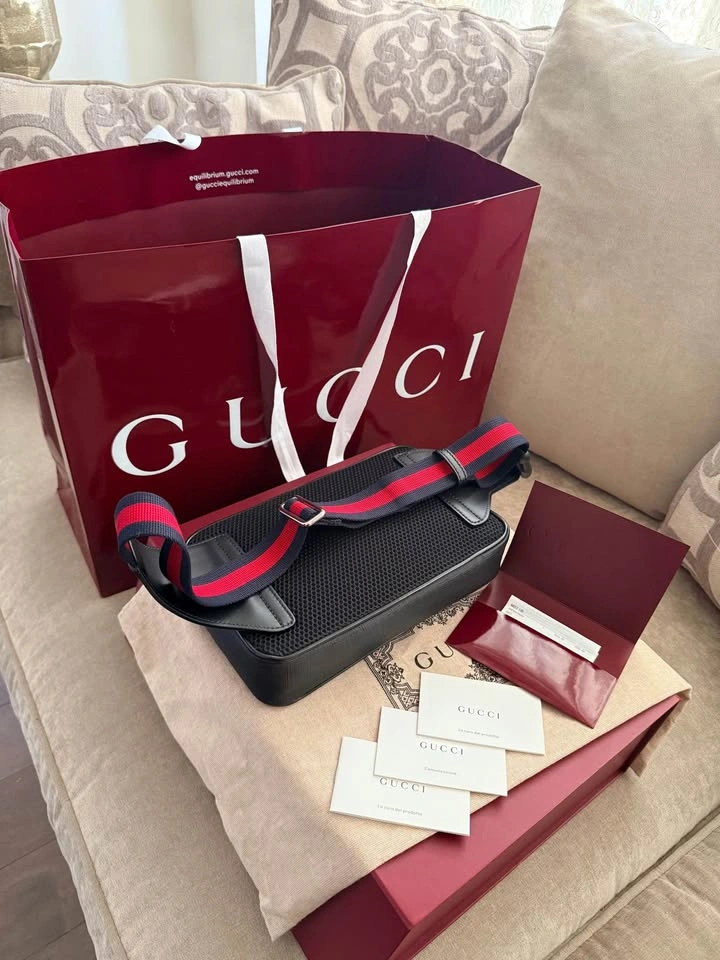 Brand New Gucci GG Supreme Belt Bag / Crossbody – Full Set - photo 4