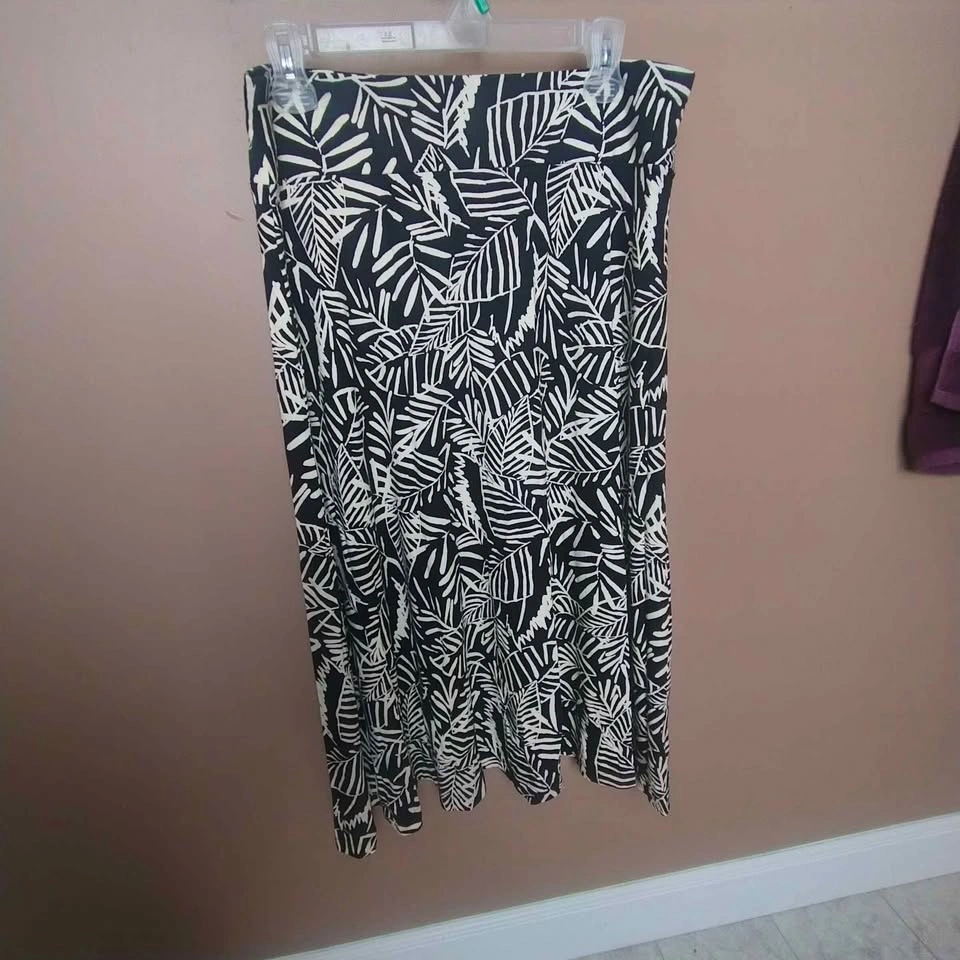 Stylish A-line Leaf Print Skirt – Flowy & Flattering, Size M - photo 3