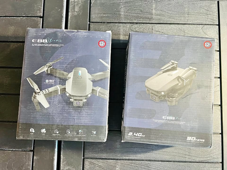 E88 Camera Drone Folding