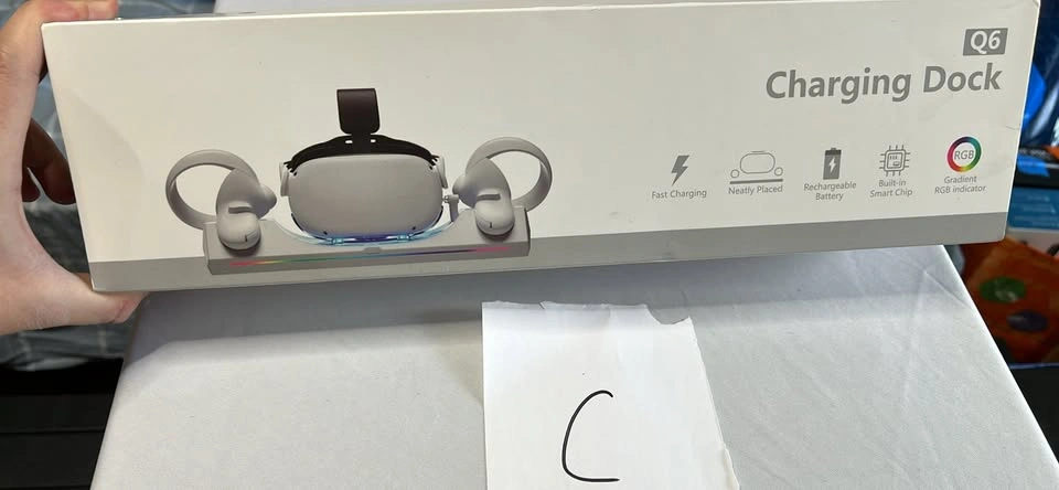 Q6 Charging Dock for Oculus Quest 2 - photo 5
