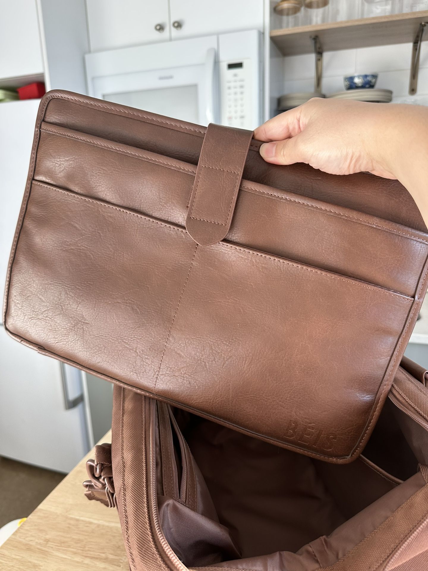 BÉIS Weekender Bag + Matching Cosmetic Case - photo 3