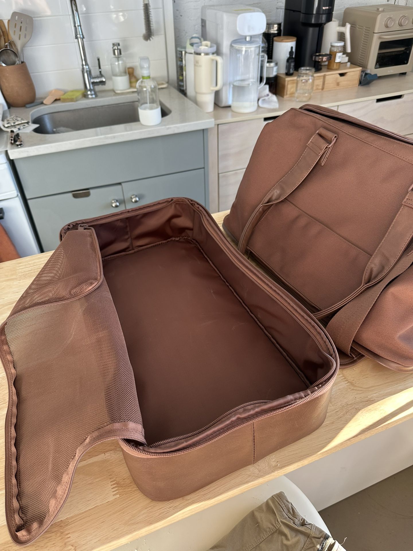BÉIS Weekender Bag + Matching Cosmetic Case - photo 4