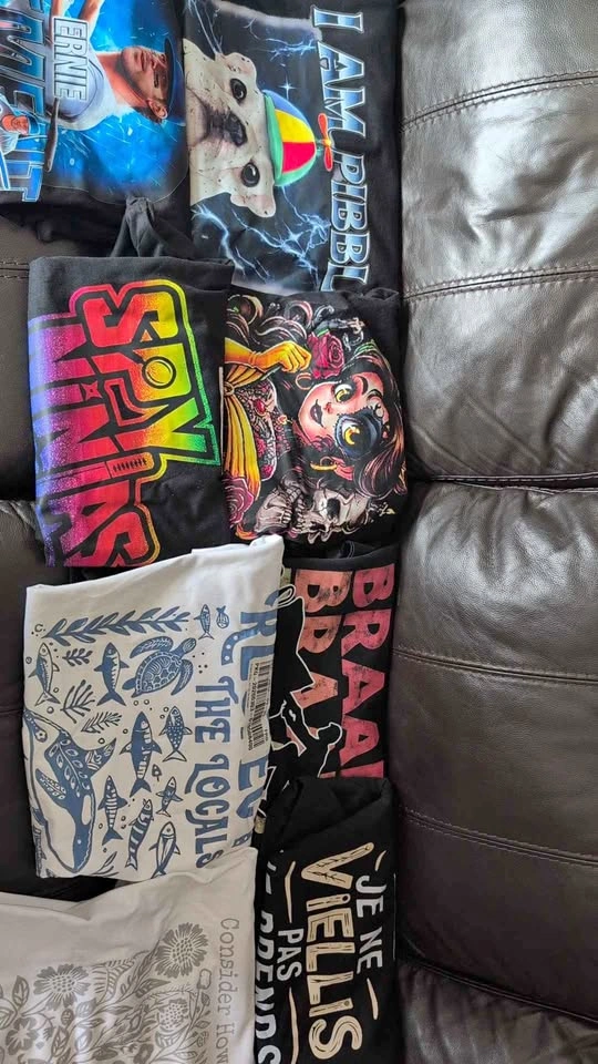 New mens size small t-shirts