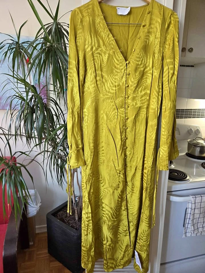 Elegant Mustard Dress with Beautiful Sleeves - Size M