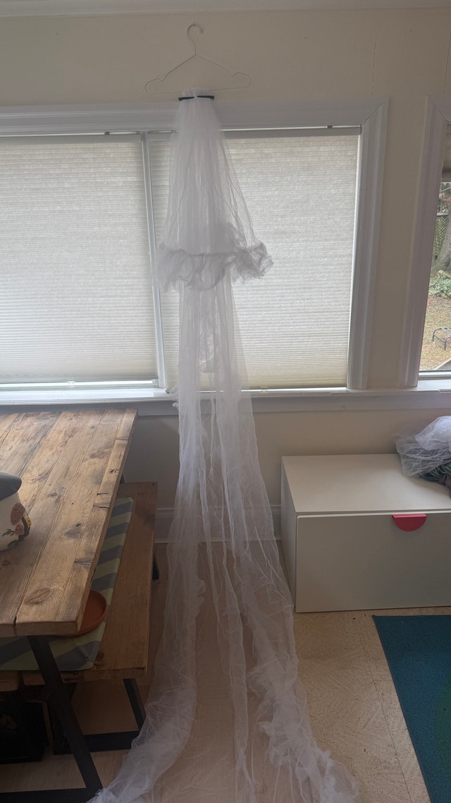 XL Cathedral Wedding Veil with Ruffles - 2 Tiers - photo 4