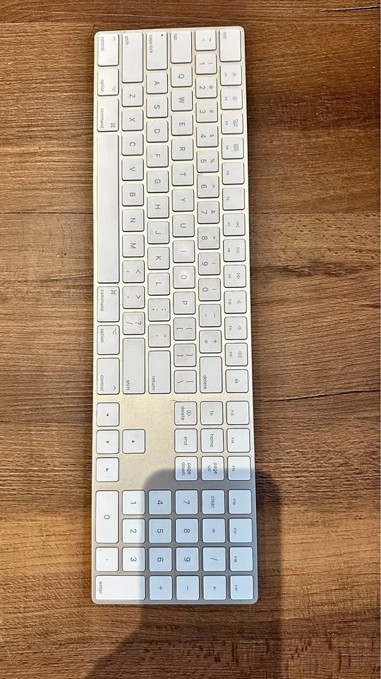 Apple Wireless Keyboard – Like New