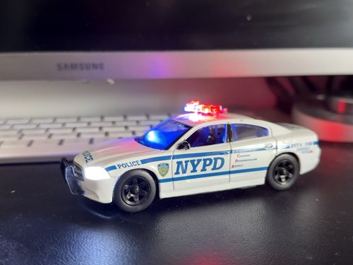 Daron NYPD Dodge Charger 1:43 Scale Die Cast LED Light