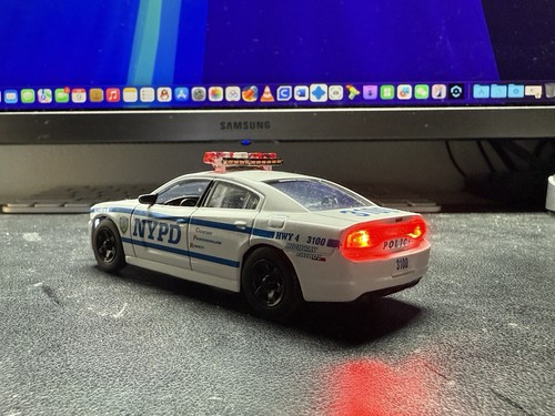 Daron NYPD Dodge Charger 1:43 Scale Die Cast LED Light - photo 4