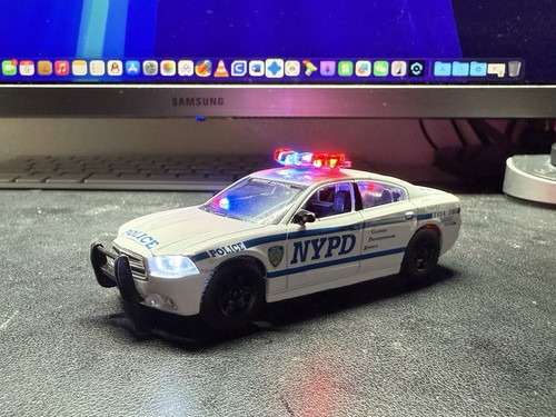 Daron NYPD Dodge Charger 1:43 Scale Die Cast LED Light - photo 5