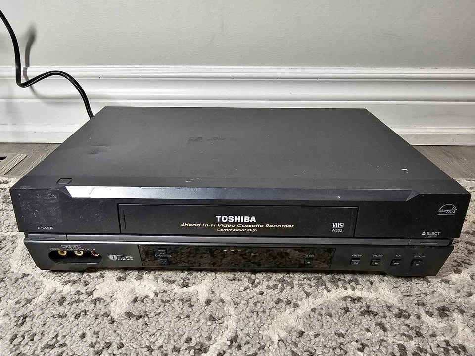 Toshiba VHS VCR 4-Head Hi-Fi Stereo (Works)
