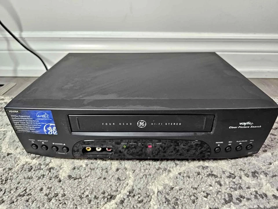 GE 4-Head Hi-Fi Stereo VCR (VHS Player) with Box