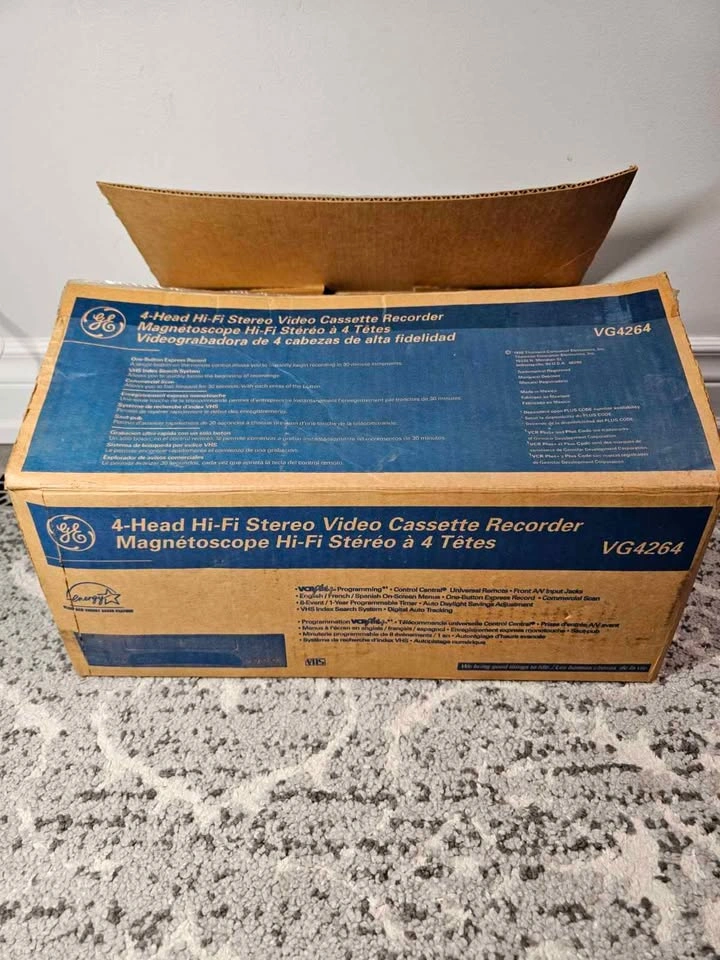 GE 4-Head Hi-Fi Stereo VCR (VHS Player) with Box - photo 2
