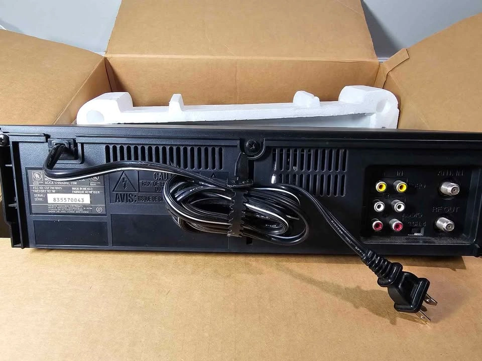 GE 4-Head Hi-Fi Stereo VCR (VHS Player) with Box - photo 3