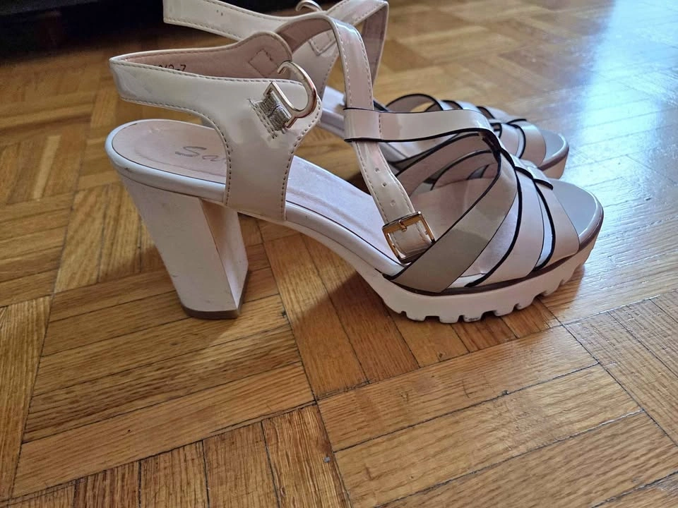 White-light beige platform sandals