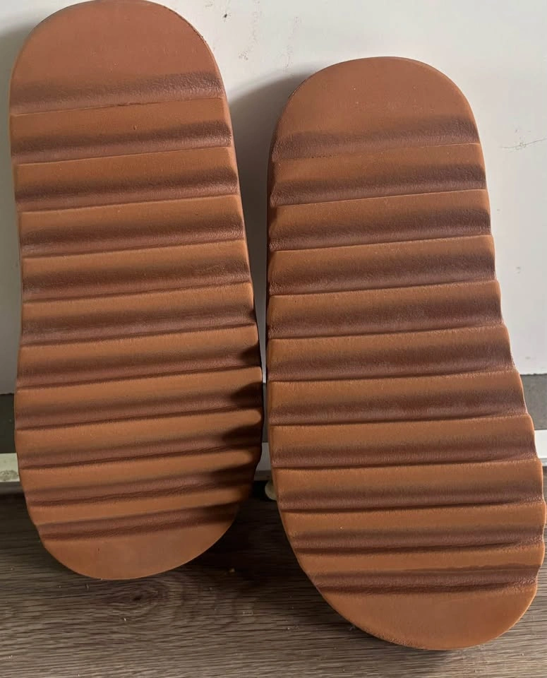 Yeezy Slides - photo 2