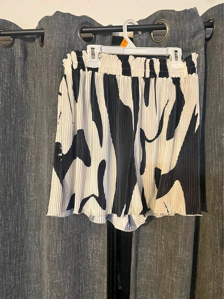 Women short skirt