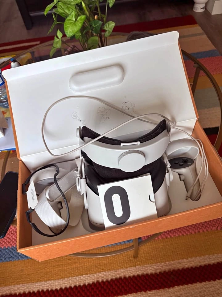 Oculus Quest 2 128GB - Like New