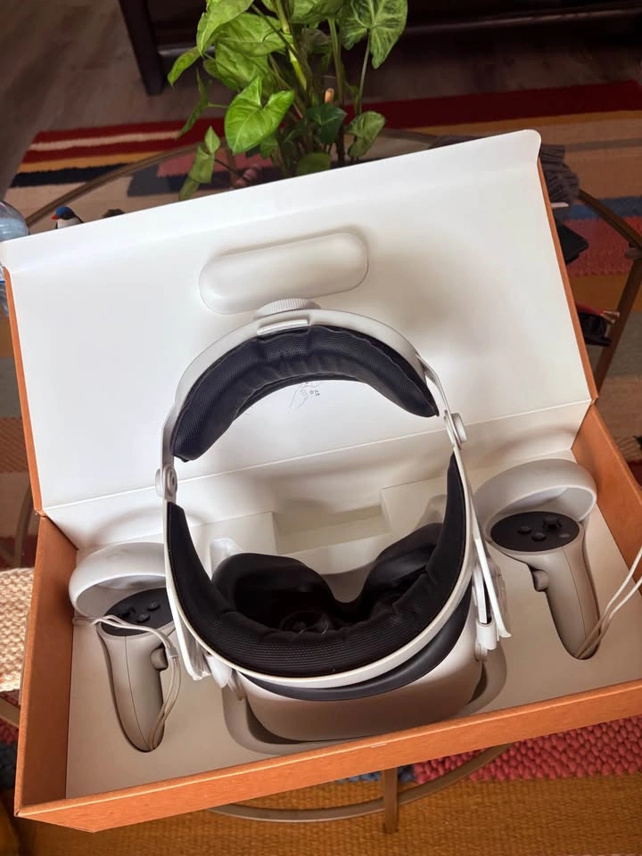 Oculus Quest 2 128GB - Like New - photo 5