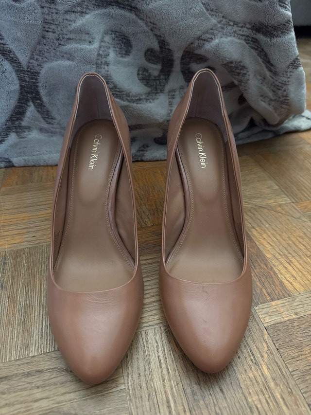 Calvin Klein Tan/Brown Heels