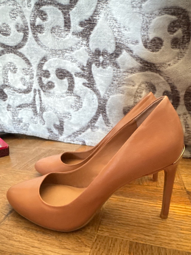 Calvin Klein Tan/Brown Heels - photo 2