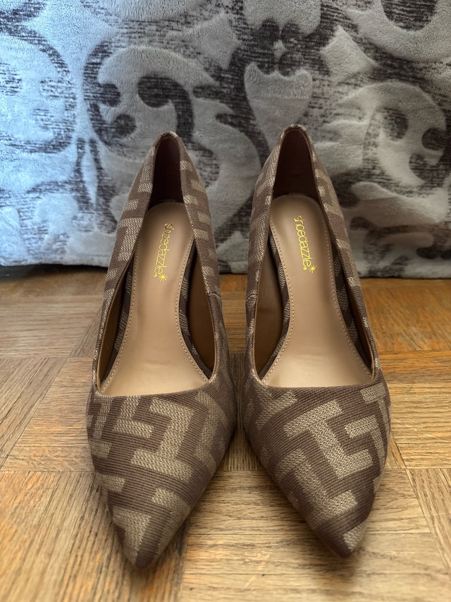 Shoedazzle brown pattern heels