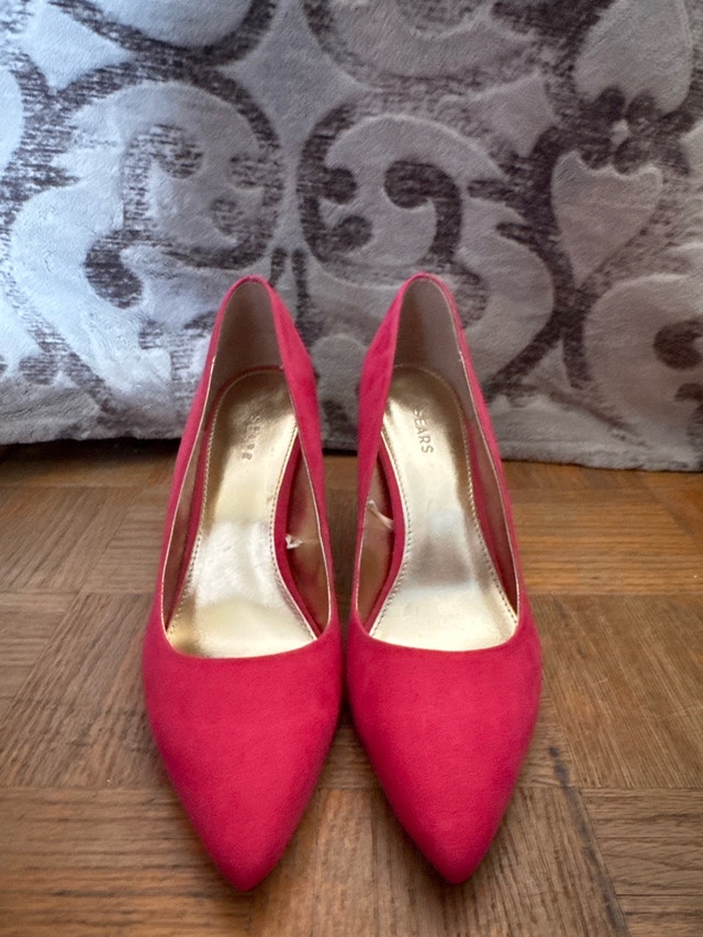 Sears pink pumps