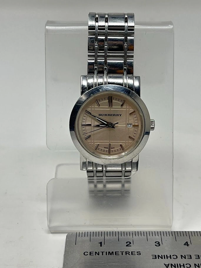 PRICED TO SELL Ladie's Swiss-Made Brand Name Watch New Battery
